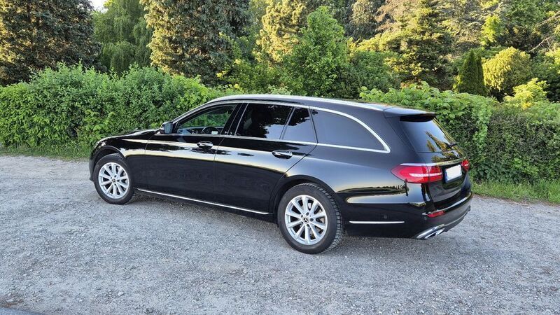 Schwarz Gebraucht 2018 Mercedes E220 Kombi | 23.000 € (Guter Preis) - Bild 1/4