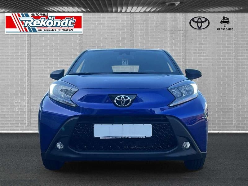 Neu Toyota Aygo X 72 PS (52 kW) 2025 Juniper blue / black mica (209 SUV