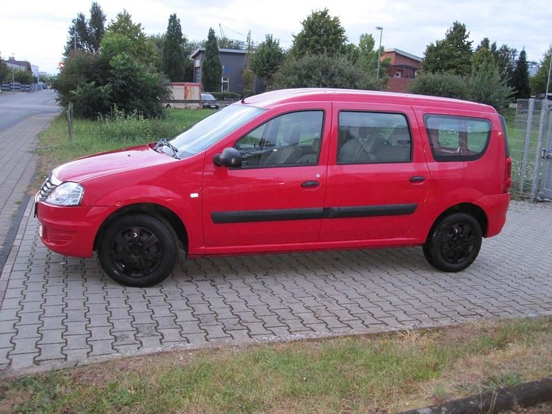 Rot Gebraucht 2009 Dacia Logan Kombi | 2.850 € (Etwas zu teuer) - Bild 1/4