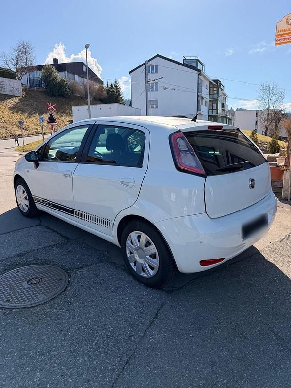 Gebraucht Fiat Punto 70 PS (51 kW) 2015 Weiß Kleinwagen