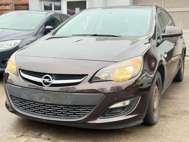 Gebraucht Opel Astra 101 PS (74 kW) 2012 Braun Limousine