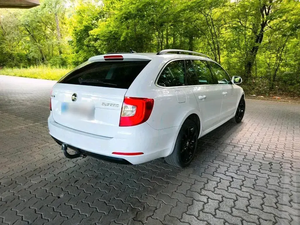 Gebraucht Skoda Superb 140 PS (102 kW) 2015 Weiß Kombi