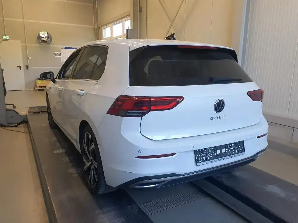 Gebraucht VW Golf VIII Style 190 PS (139 kW) 2023 Oryxweiss Limousine