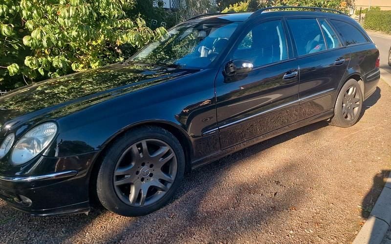 Gebraucht Mercedes E320 204 PS (150 kW) 2005 Schwarz Kombi