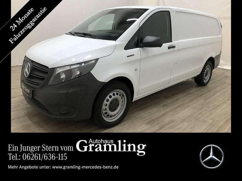 Weiß Gebraucht 2023 Mercedes e-Vito Van / Kleinbus | 28.898 € (Fairer Preis) - Bild 1/4