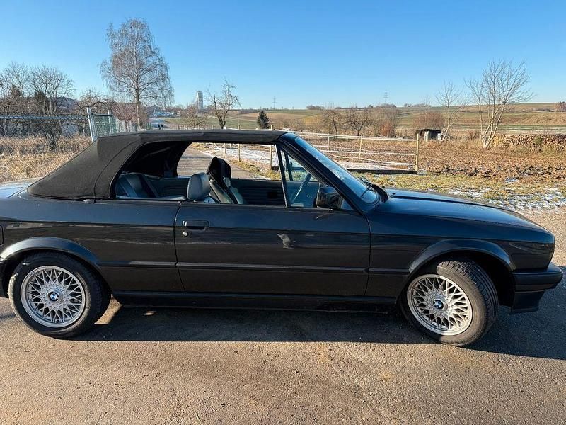 Gebraucht BMW 318 Cabriolet M Sport 116 PS (85 kW) 1991 Schwarz Cabrio