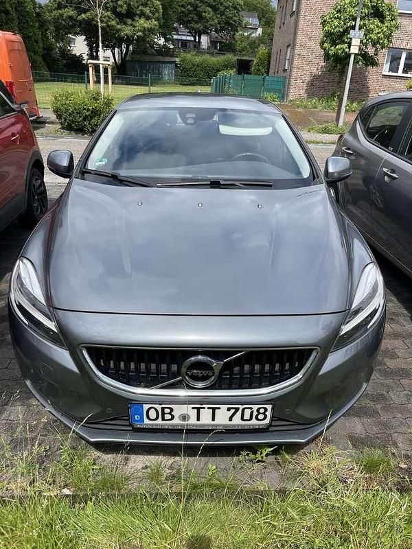 Gebraucht 2016 Volvo V40 Momentum Kombi | 11.900 € (Guter Preis) - Bild 1/4