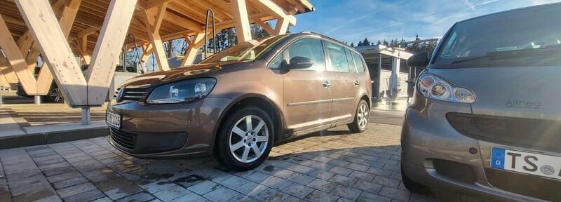Grau Gebraucht 2012 VW Touran Comfortline Van / Kleinbus | 6.600 € (Guter Preis) - Bild 1/4