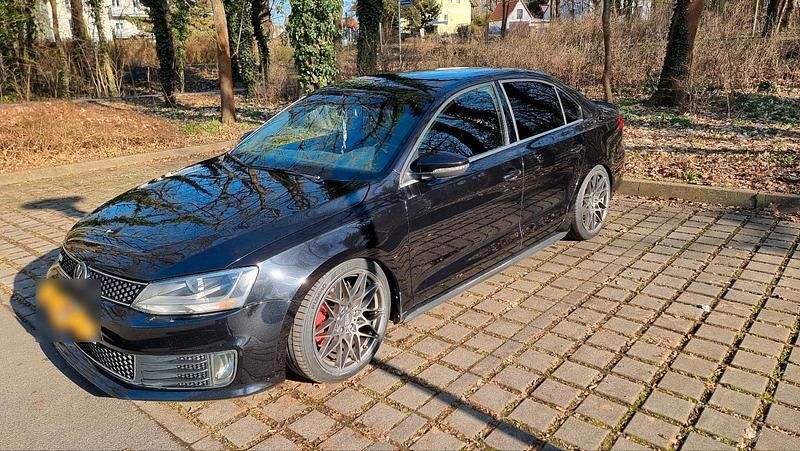 Second-hand VW Jetta 211 CP (155 kW) 2012 Negru Berlinǎ