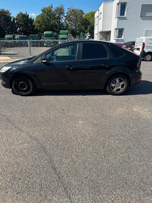Schwarz Gebraucht 2009 Ford Focus Limousine | 1.500 € (Superpreis) - Bild 1/4