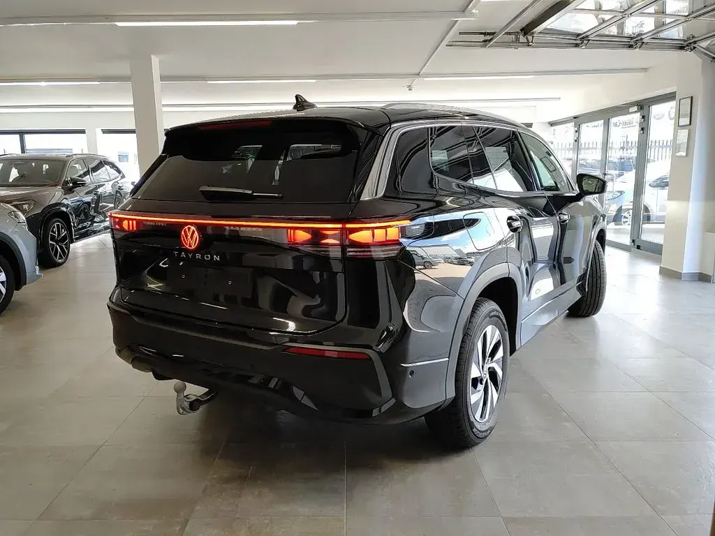 Neu VW Tayron 150 PS (110 kW) 2026 Grenadillschwarzmetallic SUV
