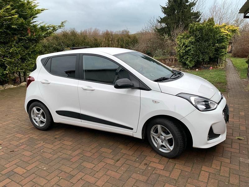 Weiß Gebraucht 2019 Hyundai i10 Kleinwagen | 7.400 € (Superpreis) - Bild 1/4