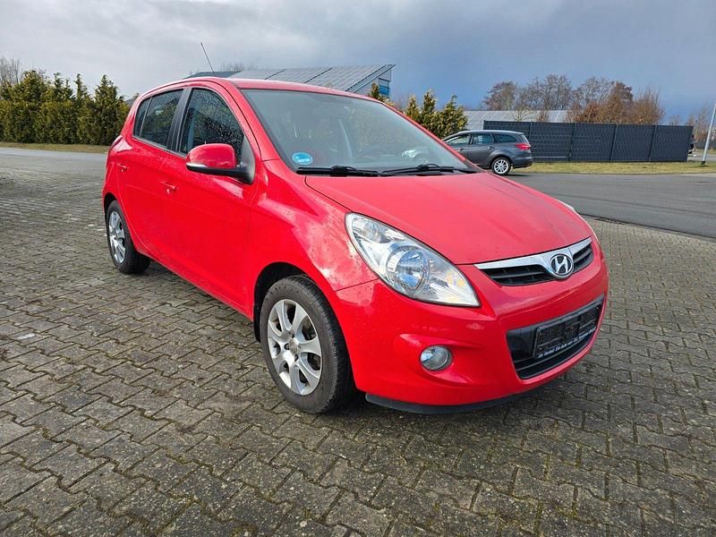 Gebraucht Hyundai i20 Style 90 PS (66 kW) 2011 Rot Kleinwagen