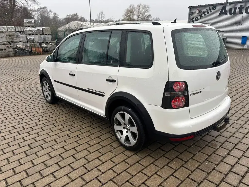 Gebraucht VW Touran Cross 140 PS (102 kW) 2010 Weiß Van / Kleinbus