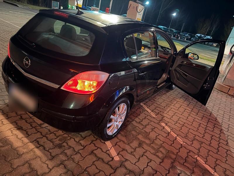 Gebraucht Opel Astra 90 PS (66 kW) 2005 Schwarz Kleinwagen