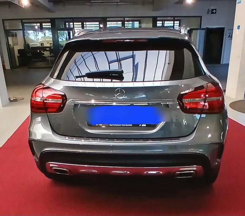Gebraucht Mercedes GLA200 AMG 156 PS (114 kW) 2019 Grau SUV
