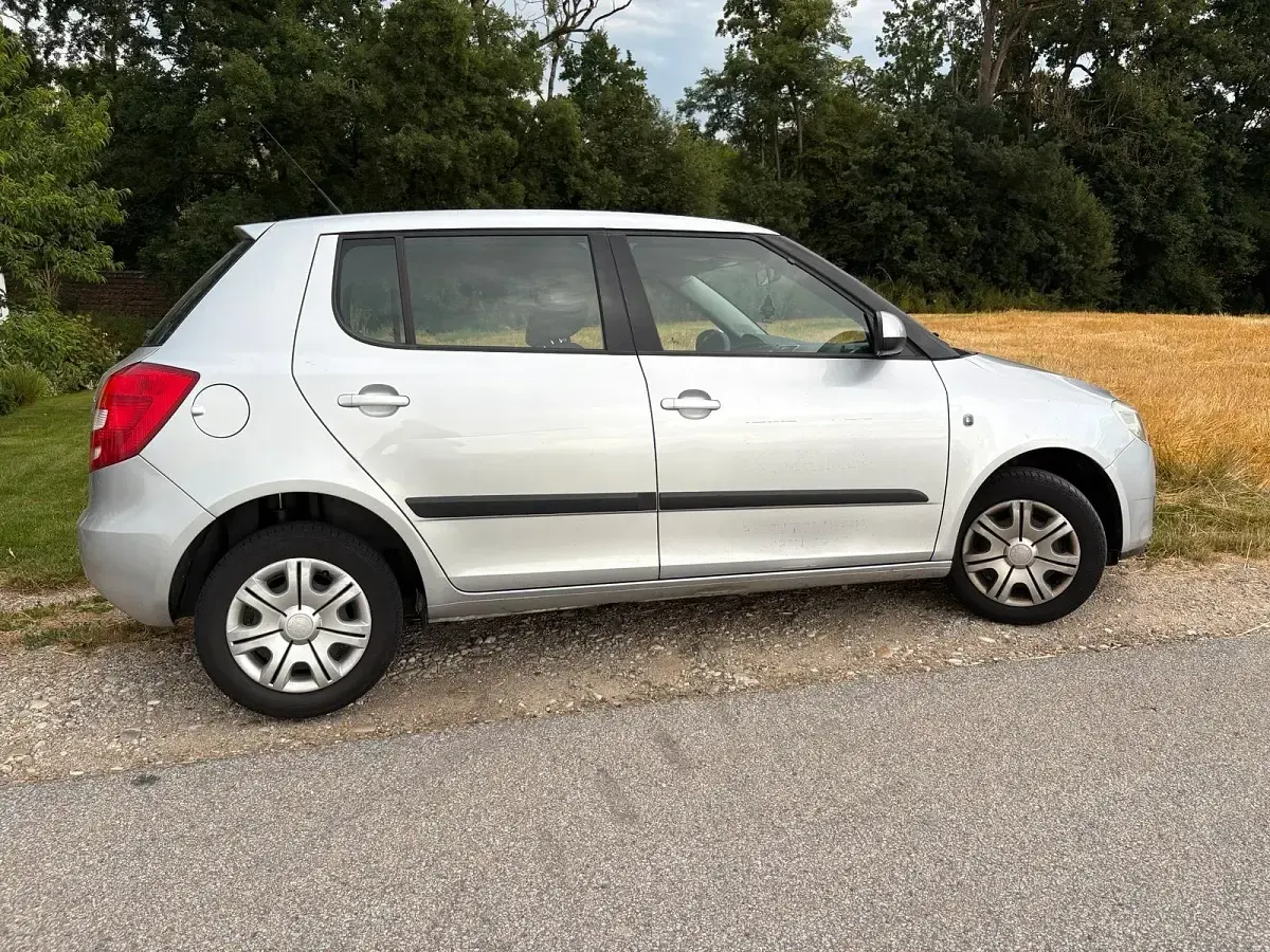 Gebraucht Skoda Fabia 60 PS (44 kW) 2009 Silber Kleinwagen