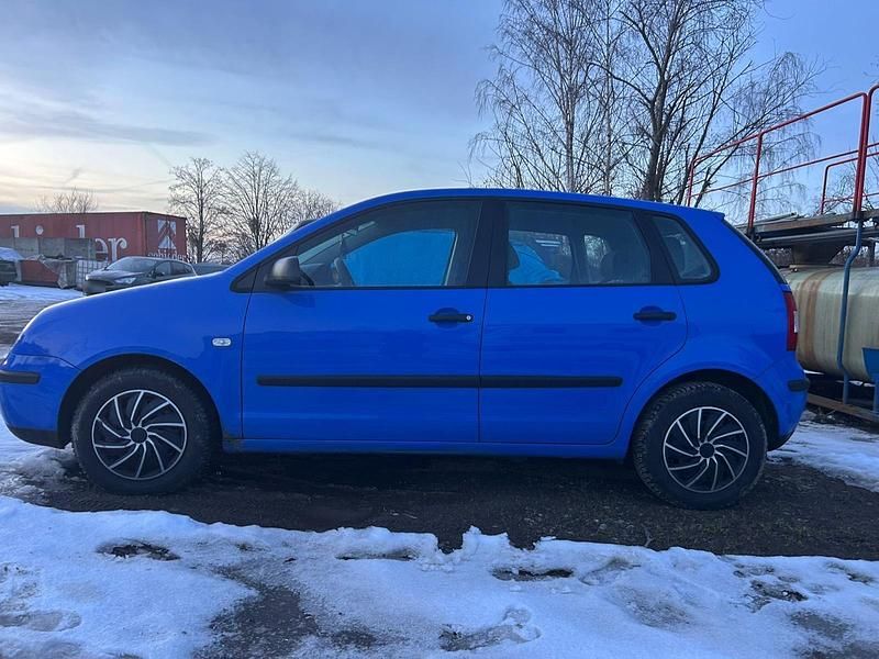 Gebraucht VW Polo 72 PS (52 kW) 2003 Blau Kleinwagen