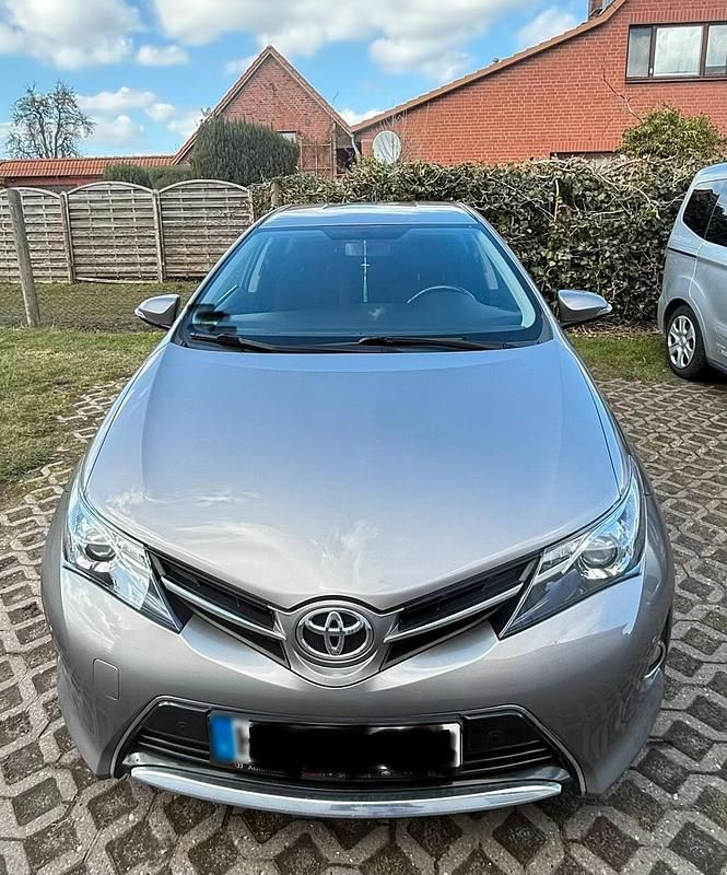 Gebraucht Toyota Auris 90 PS (66 kW) 2013 Grau Kleinwagen
