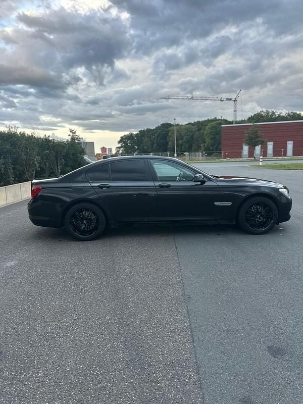 Gebraucht BMW 730L 245 PS (180 kW) 2012 Schwarz Limousine