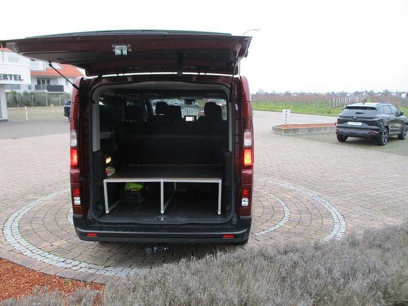 Gebraucht Renault Trafic 150 PS (110 kW) 2024 Rot Van / Kleinbus