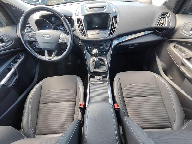 Usado Ford Kuga Titanium 150 HP (110 kW) 2017 Cinzento SUV