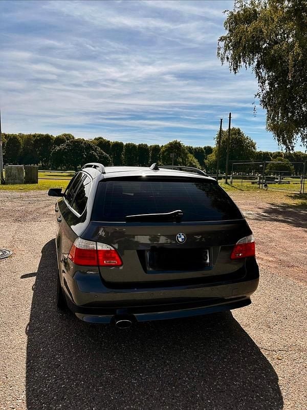 Gebraucht BMW 520 177 PS (130 kW) 2009 Grau Kombi