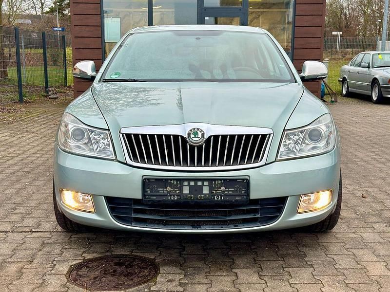 Gebraucht Skoda Octavia Ambiente 160 PS (117 kW) 2011 Grün Limousine