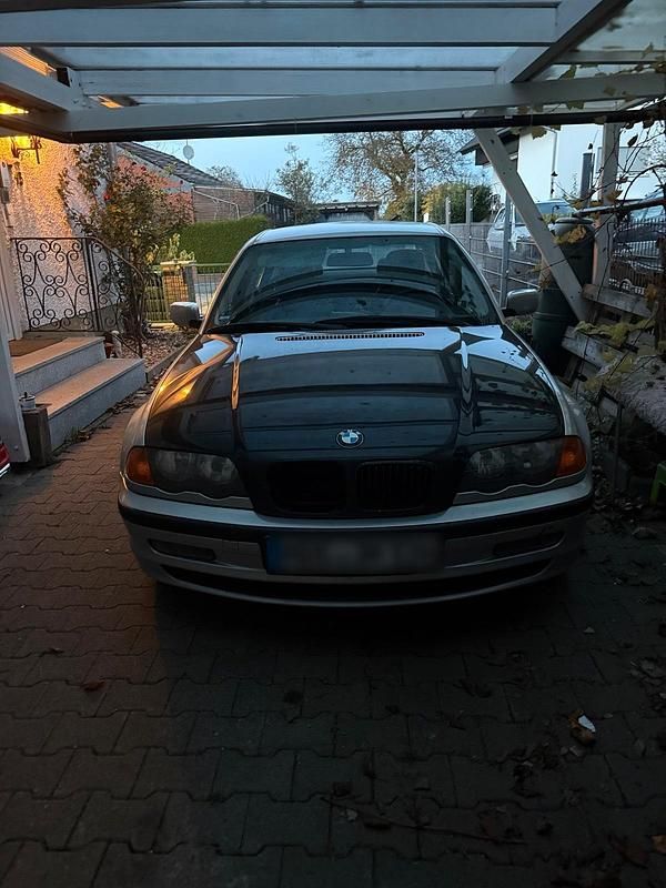 Grau Gebraucht 2001 BMW 320 Limousine | 3.750 € (Guter Preis) - Bild 1/4