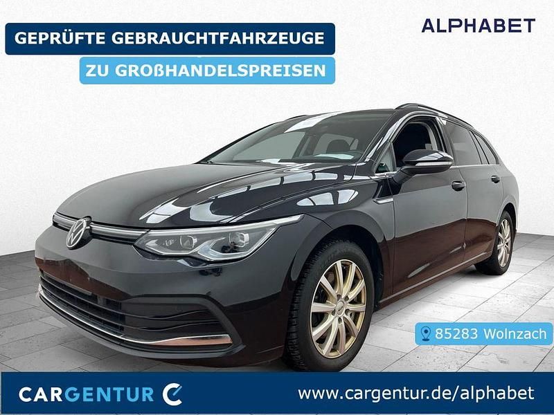 Deep black perleffekt (metallic) Gebraucht 2022 VW Golf VIII Style Kombi | 18.407 € (Guter Preis) - Bild 1/2