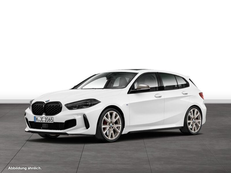 Alpinweiss Gebraucht 2024 BMW M135 Comfort Edition Kleinwagen | 45.114 € (Teuer) - Bild 1/4