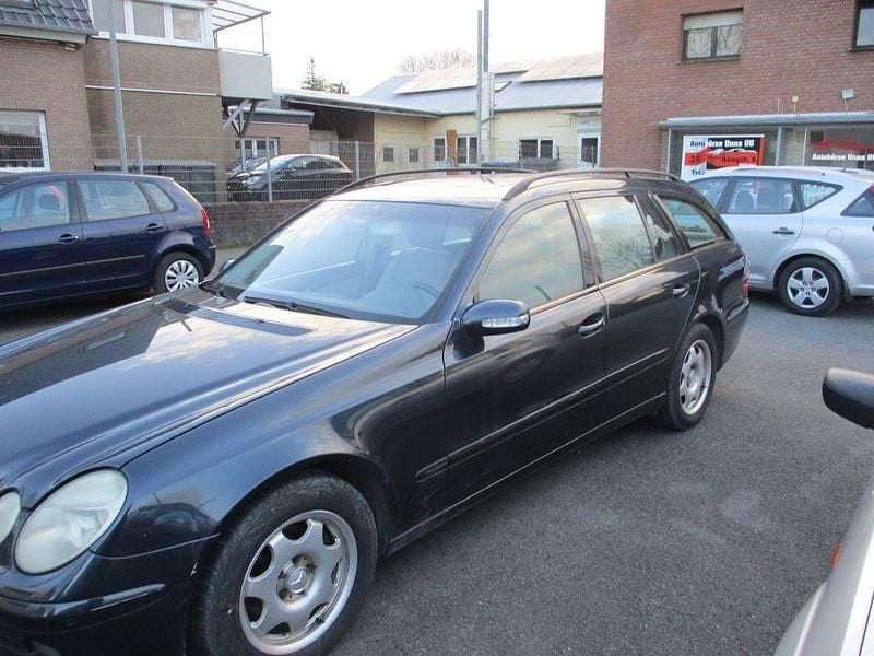 Gebraucht Mercedes E220 150 PS (110 kW) 2004 Schwarz Kombi