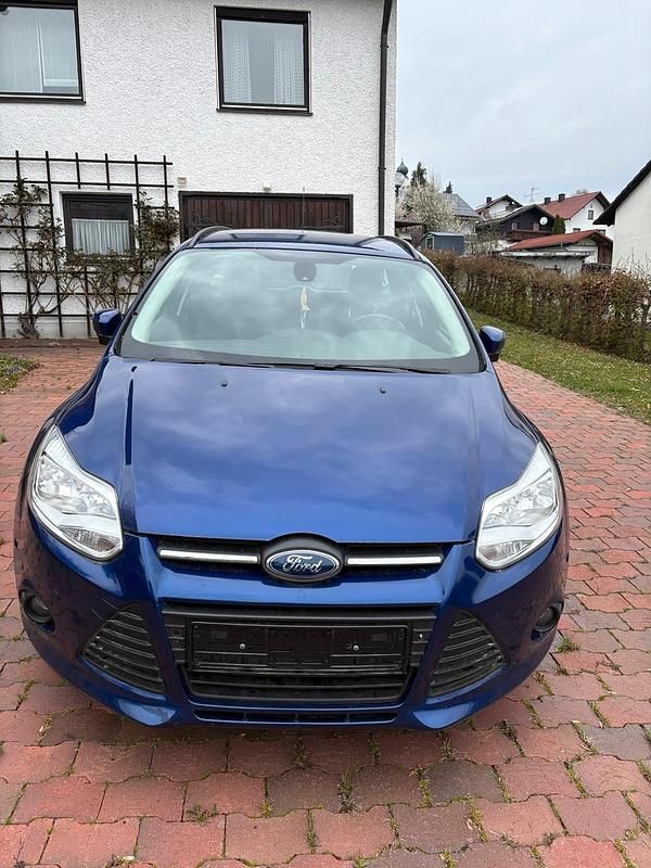 Gebraucht Ford Focus 2012 Blau Kombi