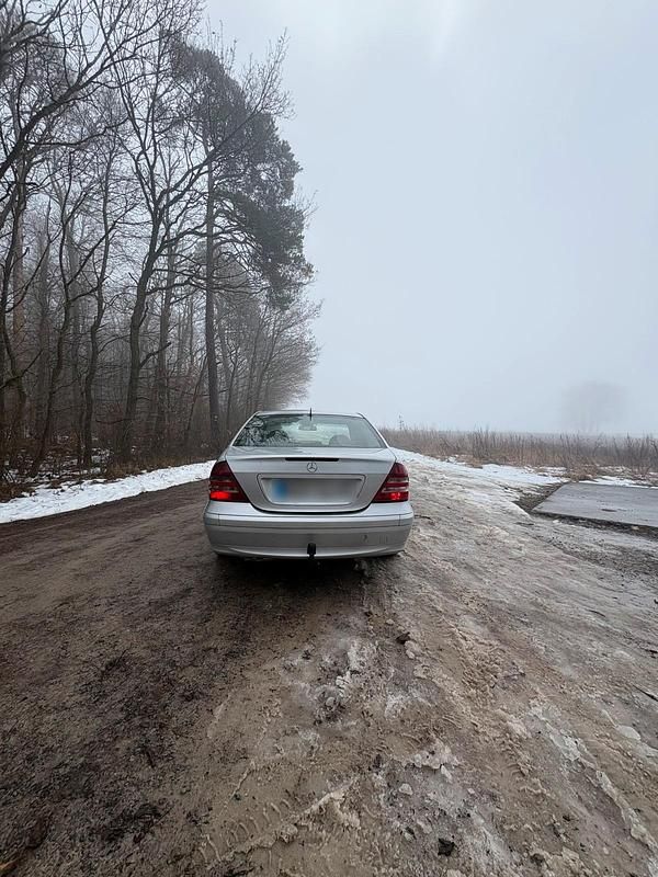Gebraucht Mercedes C220 143 PS (105 kW) 2002 Silber Limousine