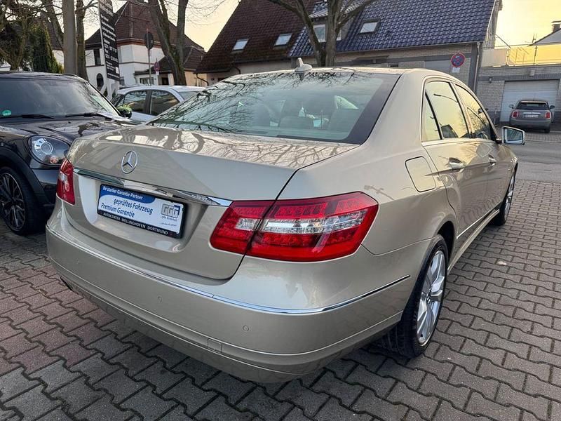Gebraucht Mercedes E200 184 PS (135 kW) 2011 Beige Limousine