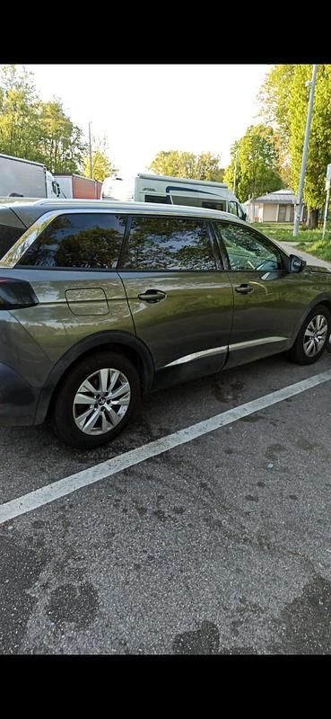 Andere farben Gebraucht 2017 Peugeot 5008 Van / Kleinbus | 11.500 € - Bild 1/4