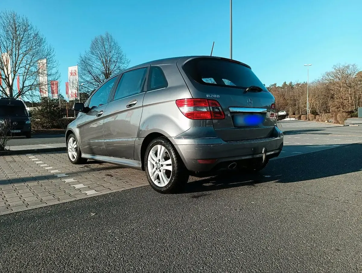 Gebraucht Mercedes B200 140 PS (102 kW) 2010 Grau Van / Kleinbus