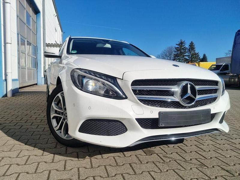 Gebraucht Mercedes C350e Avantgarde 211 PS (155 kW) 2017 Weiß Kombi
