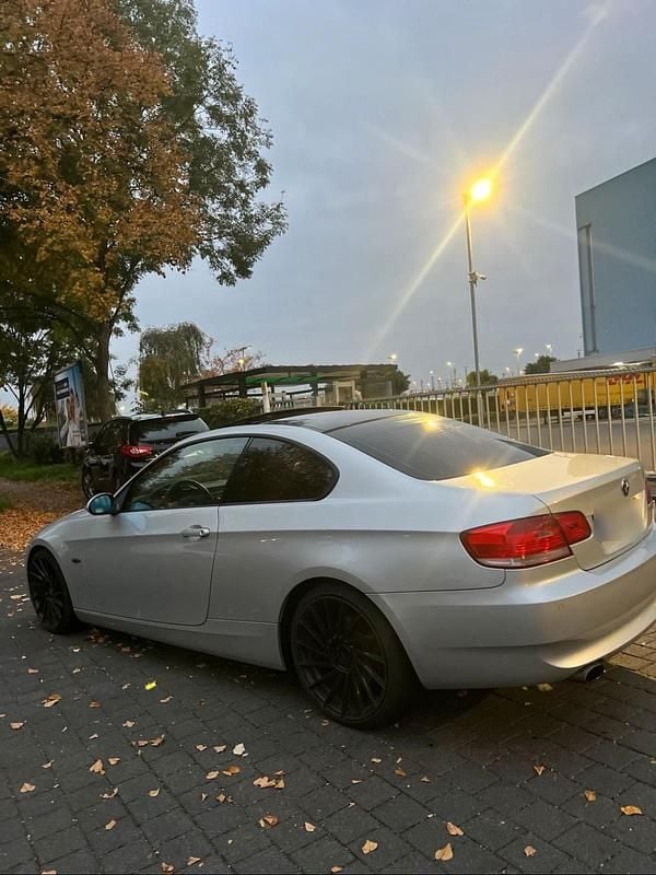 Gebraucht BMW 320 170 PS (125 kW) 2007 Silber Coupé