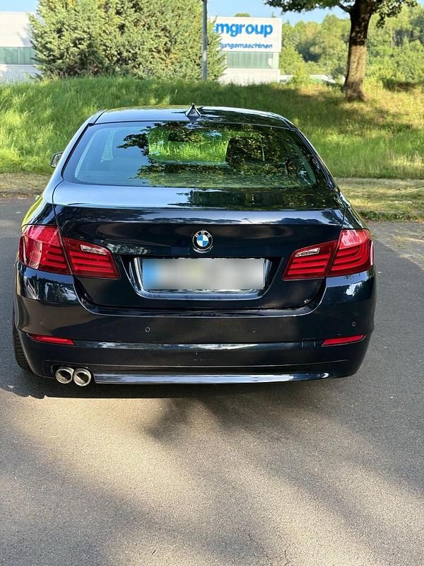 Gebraucht BMW 520 185 PS (136 kW) 2010 Blau Limousine