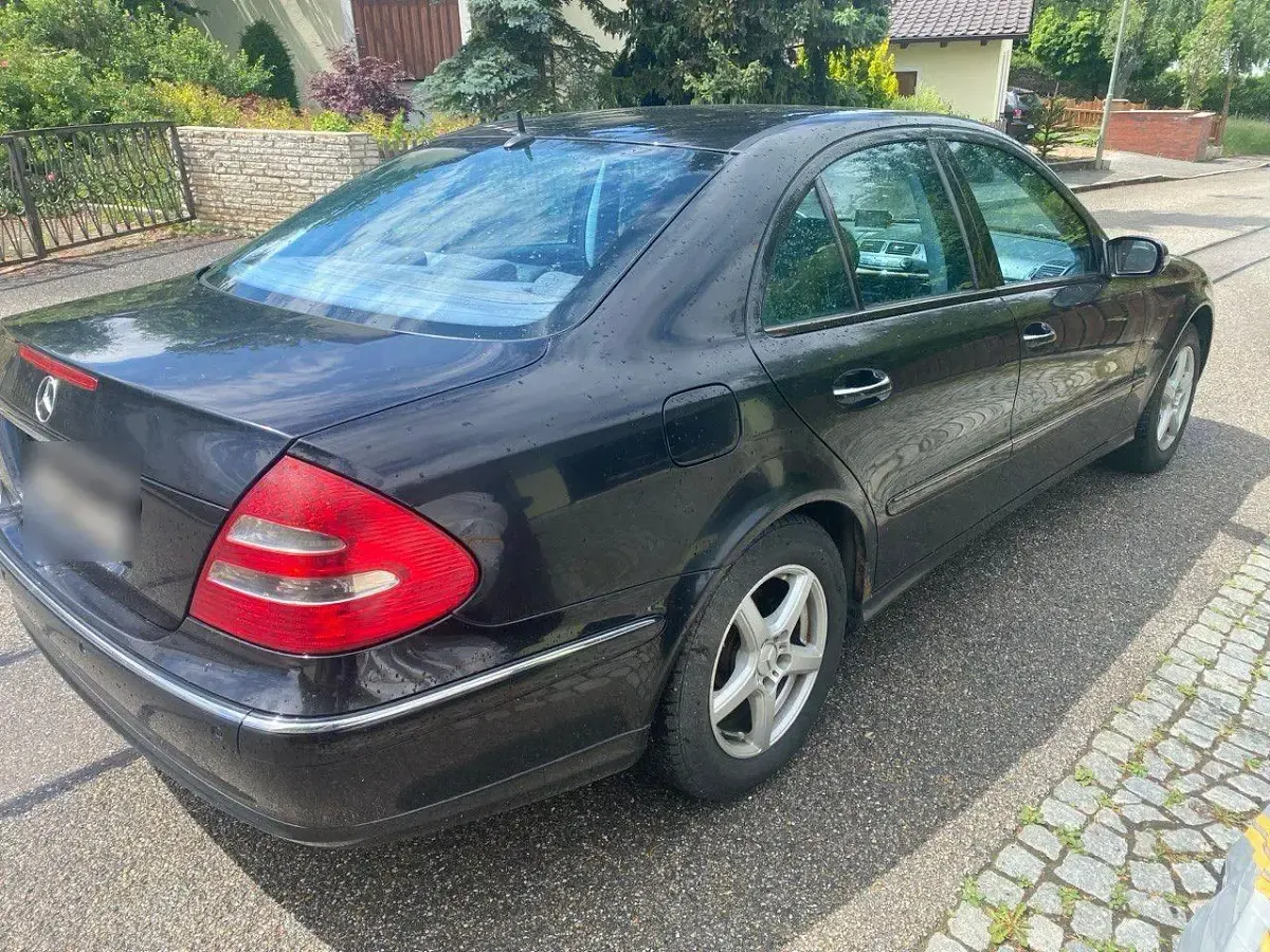 Gebraucht Mercedes E220 Elegance 150 PS (110 kW) 2003 Schwarz Limousine