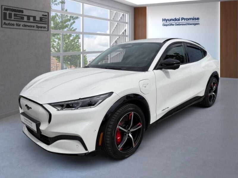 Weiss Gebraucht 2021 Ford Mustang Mach-E Basis SUV | 29.485 € (Guter Preis) - Bild 1/4