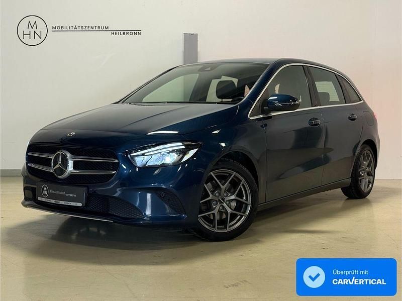Blau Gebraucht 2019 Mercedes B200 Edition 1 Van / Kleinbus | 24.780 € (Fairer Preis) - Bild 1/3