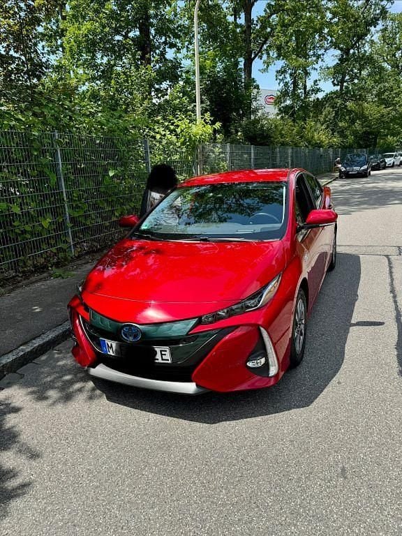 Gebraucht Toyota Prius 122 PS (89 kW) 2019 Rot Kleinwagen