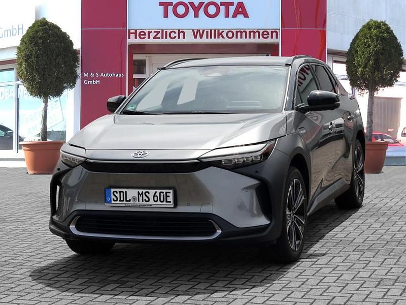Gebraucht Toyota bZ4X Basis 160 kW (218 PS) 2022 Silber SUV