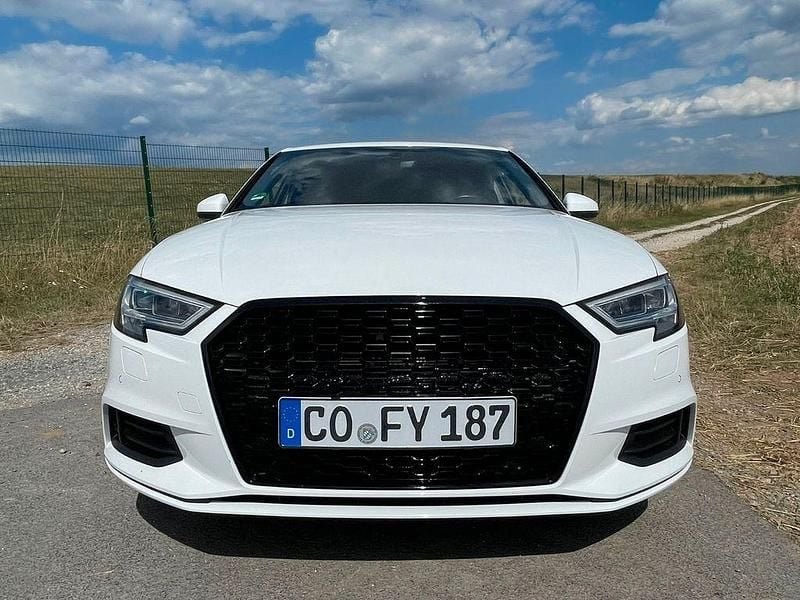 Weiß Gebraucht 2020 Audi A3 Design Limousine | 16.999 € (Fairer Preis) - Bild 1/4