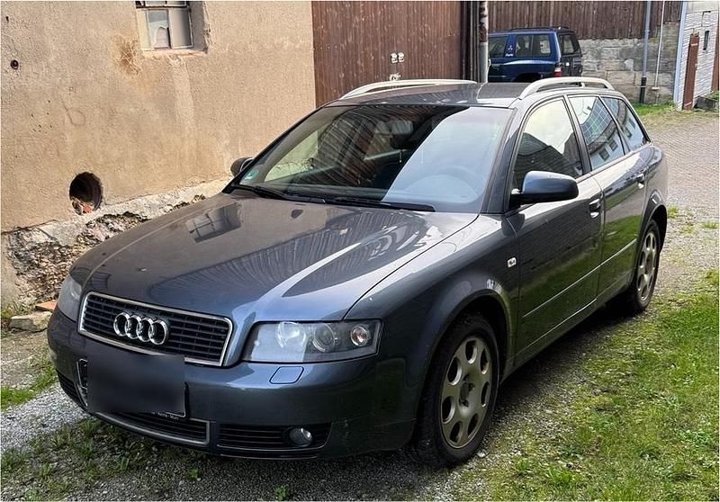 Grau Gebraucht 2004 Audi A4 Kombi | 1.450 € - Bild 1/4