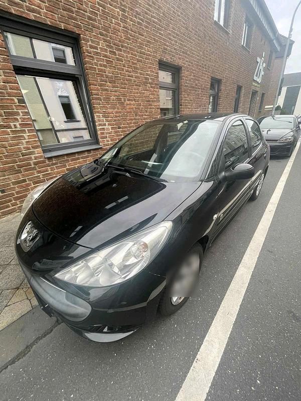 Schwarz Gebraucht 2012 Peugeot 206+ Kleinwagen | 2.200 € (Fairer Preis) - Bild 1/4