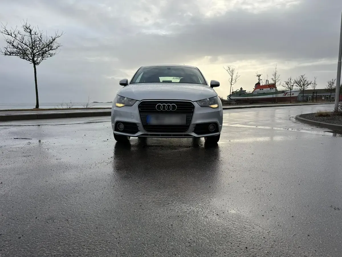 Gebraucht Audi A1 86 PS (63 kW) 2011 Silber Kleinwagen