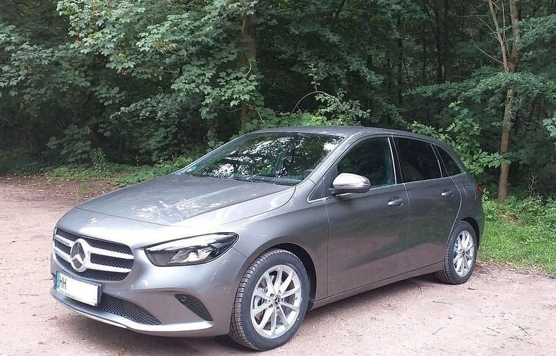 Silber Gebraucht 2021 Mercedes B200 Progressive Van / Kleinbus | 29.500 € (Etwas zu teuer) - Bild 1/3